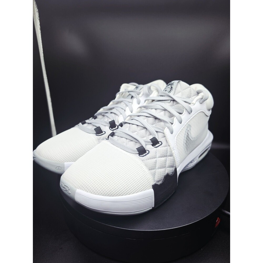 Nike LeBron Witness VIII Men’s Low Top Basketball White/Grey Size US 11.5 Men